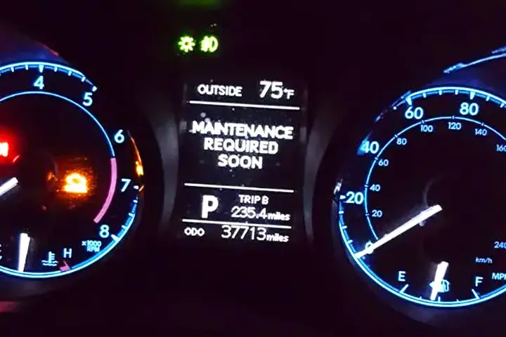 Toyota Corolla 2015 Maintenance Required Light