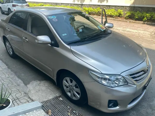 Toyota Corolla Altis 2.0 Rs 2013 Catalogue