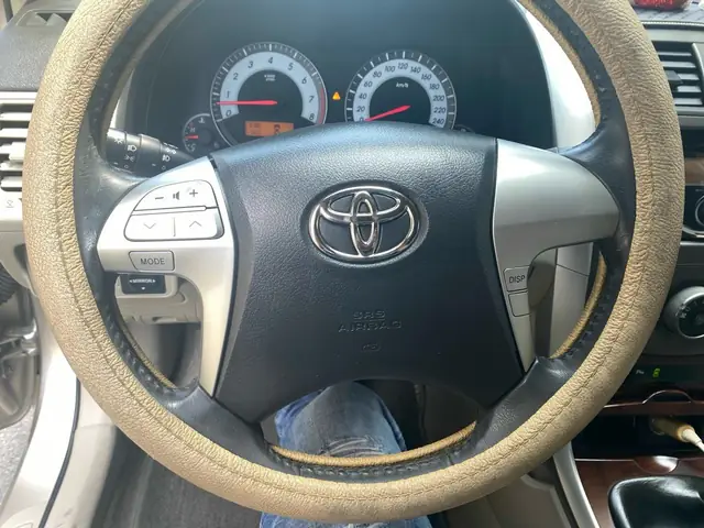 Toyota Corolla Altis 2.0 Rs 2013 Catalogue