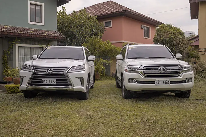 Toyota Land Cruiser Vs Lexus Lx 570 Toyota Land Cruiser Vs Lexus Lx 570
