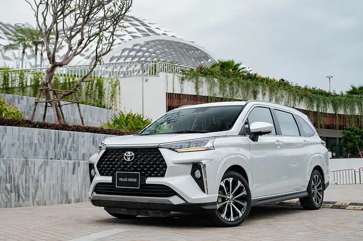 Toyota Veloz Cross 2022 Giá Lăn Bánh