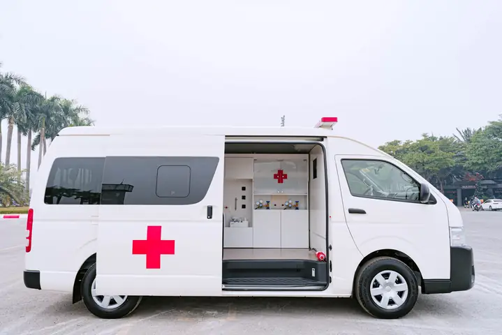 Xe Cứu Thương Toyota Hiace Nóc Cao Xe Cứu Thương Toyota Hiace Nóc Cao